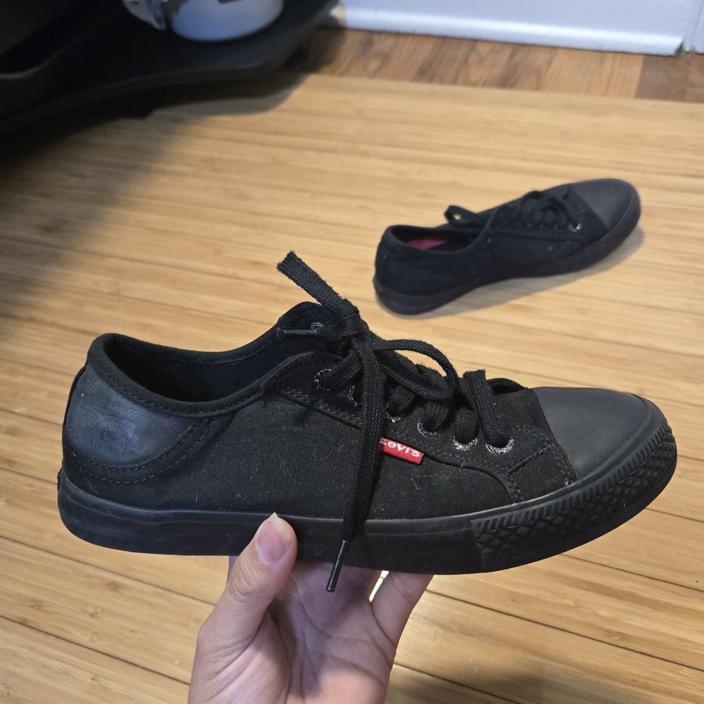 Levi's Women Black Canvas Sneakers